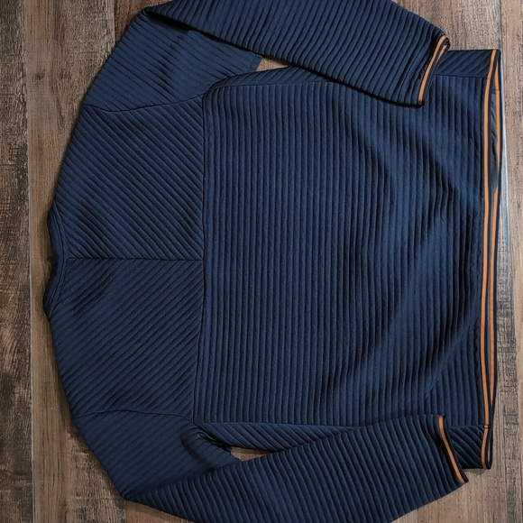 L.L. Bean Airlight Knit Crew Pullover Size XL In Dark Navy Blue Kangaroo Pocket - Picture 8 of 8